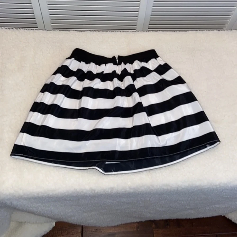 💥LOVE CULTURE BLACK WHITE STRIPE SKIRT SIZE S